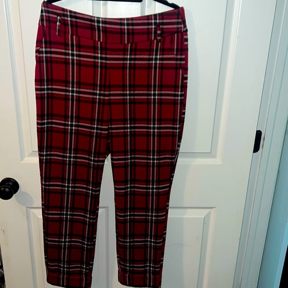 New York & Company Pants - Gorgeous red plaid pants with cuffs - faux pockets size Lg New York & Co NWT